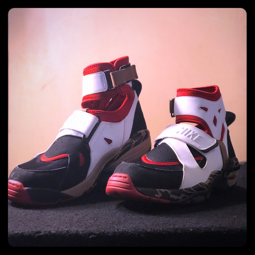 Nike Air Carnivore